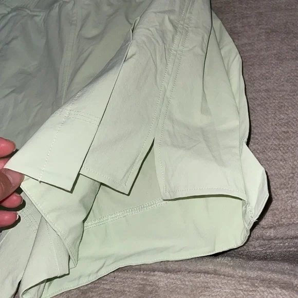 Lululemon Stretch Woven Relaxed-Fit High-Rise Short 4"
Kohlrabi Green - Picture 5 of 9